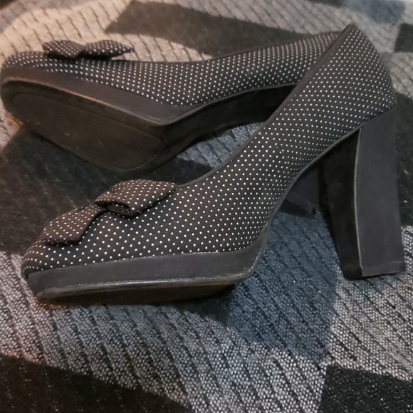 Heels - Picture 2 of 3